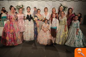 La Falla Quarts de Calatrava acomiada la seva Setmana Cultural amb una desfilada d'indumentària fallera - (foto 2)