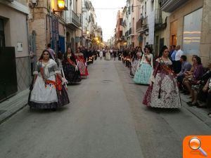 Fervor en la primera ofrena a la Mare de Déu del Roser  - (foto 2)