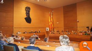 Un centenar de veïns de Quartell i Cofrentes visiten la Diputació - (foto 2)