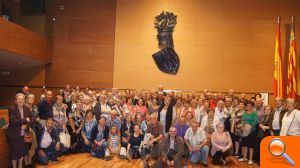 Un centenar de veïns de Quartell i Cofrentes visiten la Diputació - (foto 5)