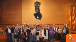 Un centenar de veïns de Quartell i Cofrentes visiten la Diputació - (foto 6)