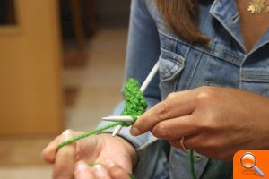 Feligreses de una parroquia valenciana tejen prendas de abrigo para familias y niños sirios - (foto 2) Feligreses de una parroquia valenciana tejen prendas de abrigo para familias y niños sirios - (foto 2)