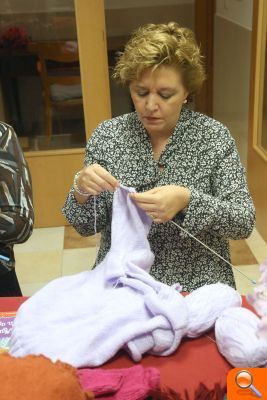 Feligreses de una parroquia valenciana tejen prendas de abrigo para familias y niños sirios - (foto 3) Feligreses de una parroquia valenciana tejen prendas de abrigo para familias y niños sirios - (foto 3)