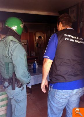 La Guardia Civil detiene a una peligrosa organización criminal dedicada a cometer atracos y robos con violencia - (foto 4) La Guardia Civil detiene a una peligrosa organización criminal dedicada a cometer atracos y robos con violencia - (foto 4)
