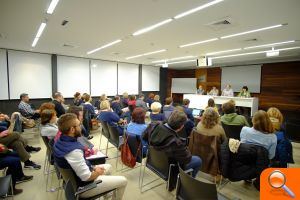 La conflictividad dentro de las aulas centró una nueva edición de las conferencias auspiciadas por Johan Galtung