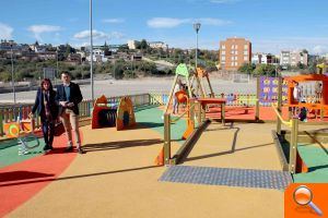 El Ayuntamiento crea un parque accesible en la plaza Madrid y mejora una zona verde de Artesa - (foto 2)