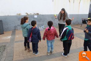 Alumnos de Magisterio de la UJI realizan actividades en Mascarell para alumnos de infantil - (foto 2)
