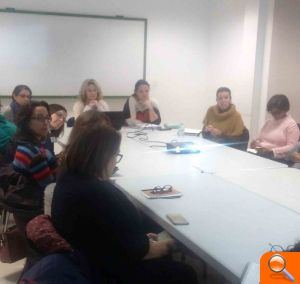 La concejala de Igualdad, Verónica López, preside el primer encuentro para la creación del Consell de les Dones d'Altea - (foto 2)