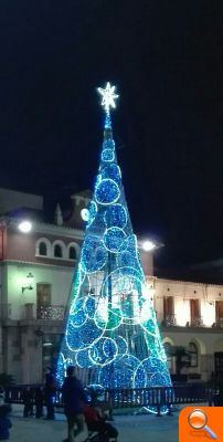 L'arbre de Nadal canvia de color amb un mòbil - (foto 2)