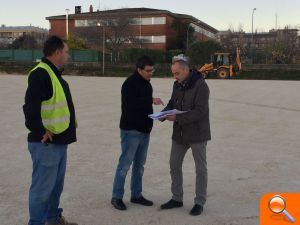 Ontinyent asfalta i delimita 145 places de pàrking junt al col·legi Martínez Valls - (foto 2)