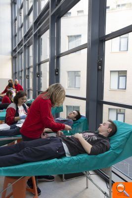 La comunitat universitària de l'UJI ha realitzat quasi 1.700 donacions de sang en 2016 - (foto 3) La comunitat universitària de l'UJI ha realitzat quasi 1.700 donacions de sang en 2016 - (foto 3)