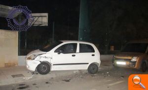 Un vehículo causa daños a 3 turismos estacionados al salirse de la vía en la calle Villavieja - (foto 2) Un vehículo causa daños a 3 turismos estacionados al salirse de la vía en la calle Villavieja - (foto 2)