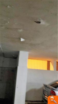 El PP lamenta “l'abandó de la plaça del Mercat i l'aparició de goteres malgrat el seu elevat cost”    - (foto 3)