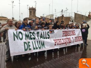 Manifestació contra la pobresa energètica i per unes pensions públiques i dignes - (foto 3)