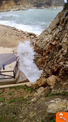 El Moraig presenta alguns despreniments que Policía Local, Protecció Civil i servicis municipals s'afanyen a retirar - (foto 4)