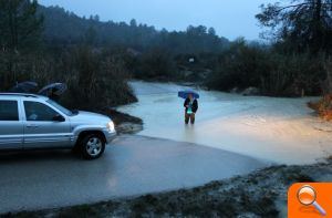 El temporal obliga a tallar una vintena de carreteres en la Comunitat Valenciana - (foto 2)