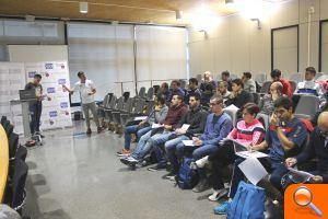 Una trentena de pilotaris i tècnics participen en la jornada formativa de Pilota a l'Escola - (foto 3)