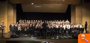 Centenars de xiquets participen en el tradicional festival escolar de Nadalenques - (foto 3)