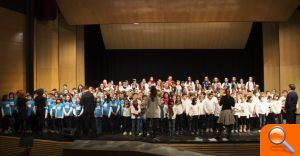 Centenars de xiquets participen en el tradicional festival escolar de Nadalenques - (foto 4)