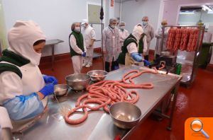 Jorge Rodríguez posa a La Botifarrera com exemple del potencial agroalimentari d'Ontinyent - (foto 2)