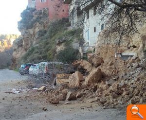 El desprendimiento de tierras en la bajada al Nogueral de Navajas, no produce daños personales