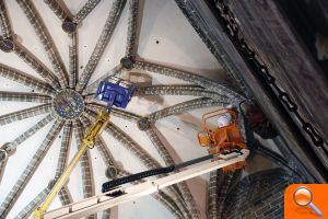La Catedral cierra la capilla del Santo Cáliz esta semana para limpiar sus muros - (foto 3)