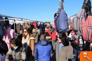 Investigado por falsificar la acreditación de vendedor del "Mercat de la Mar" - (foto 2)