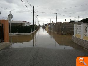 Veinte personas pasan la noche fuera de sus casas en Burriana a causa de las inundaciones - (foto 4) Veinte personas pasan la noche fuera de sus casas en Burriana a causa de las inundaciones - (foto 4)