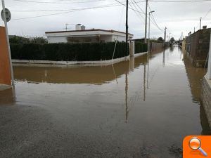 Veinte personas pasan la noche fuera de sus casas en Burriana a causa de las inundaciones - (foto 2) Veinte personas pasan la noche fuera de sus casas en Burriana a causa de las inundaciones - (foto 2)
