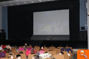 Els col·legis de Torrent gaudixen del cinema en valencià