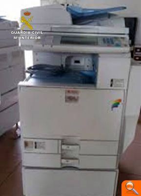 La Guardia Civil desmantela una organización criminal relacionada con una treintena de estafas - (foto 3) La Guardia Civil desmantela una organización criminal relacionada con una treintena de estafas - (foto 3)