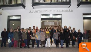 Les dones d’Alaquàs dansen contra la violència de gènere - (foto 2)