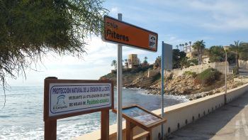 Les Cales més recòndites i espectaculars del Campello estrenen senyalització per facilitar el seu accés a turistes i banyistes