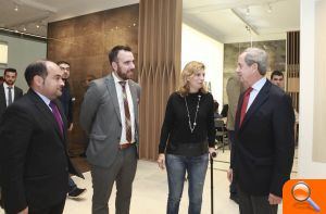 Amparo Marco mostra el suport de l'Ajuntament de Castelló al sector ceràmic - (foto 2)