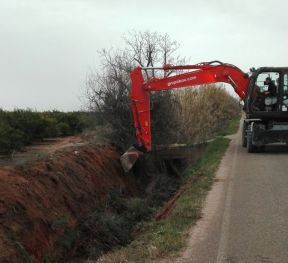El Consell reprén després de sis anys el recobriment de la séquia de Sollana