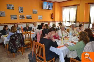 Las mujeres de Oropesa del Mar celebran el Dia de la Dona con una comida