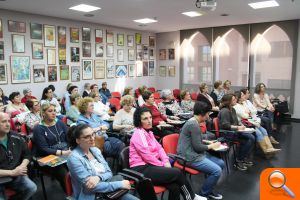 Al voltant de 40 almussafenses s'informen sobre la leucèmia en una conferència - (foto 2)