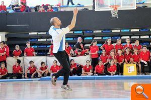 Més de 200 alumnes comparteixen la jornada de pilota valenciana amb tres pilotaris professionals - (foto 2) Més de 200 alumnes comparteixen la jornada de pilota valenciana amb tres pilotaris professionals - (foto 2)