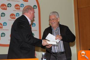 Caixa Rural Borriana entrega un canó de projecció a l'Associació de Majors  - (foto 4)