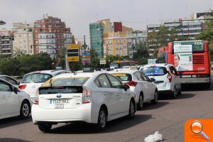 Los taxis colapsan Valencia - (foto 2)