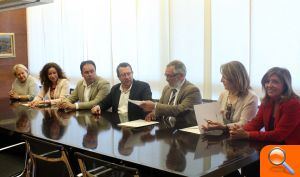 Benidorm y Finestrat renuevan el convenio que asesora gratuitamente a los afectados por los desahucios