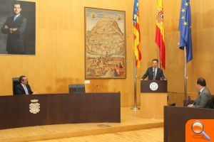 Benidorm reconoce con la "Distinción Europa" la labor del director del aeropuerto de Alicante-Elche - (foto 2) Benidorm reconoce con la "Distinción Europa" la labor del director del aeropuerto de Alicante-Elche - (foto 2)