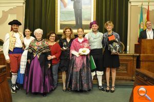 El Ayuntamiento recibe a los grupos invitados al Festival de Danses de l'Antiga Corona d'Aragó - (foto 2)