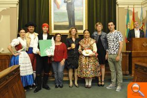 El Ayuntamiento recibe a los grupos invitados al Festival de Danses de l'Antiga Corona d'Aragó - (foto 3)