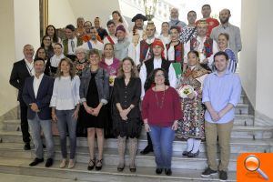El Ayuntamiento recibe a los grupos invitados al Festival de Danses de l'Antiga Corona d'Aragó - (foto 5)