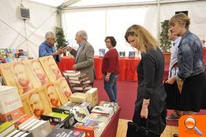 La 33 Fira del Llibre de Castelló ofrece firmas de libros de autores locales y actividades para todos - (foto 2) La 33 Fira del Llibre de Castelló ofrece firmas de libros de autores locales y actividades para todos - (foto 2)