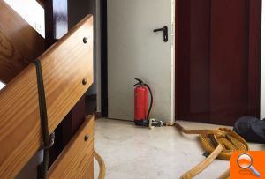 Cinco intoxicados en el incendio de una vivienda en Quart de Poblet - (foto 2)