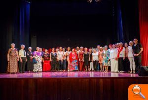 Los mayores de Mislata derrochan talento y creatividad en el teatro del Centro Cultural