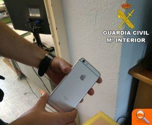 La Guardia Civil detiene en Valencia a un hombre que repartía smartphones falsificados por toda España