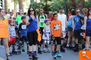 Los torrentinos salen a patinar por las calles de la ciudad